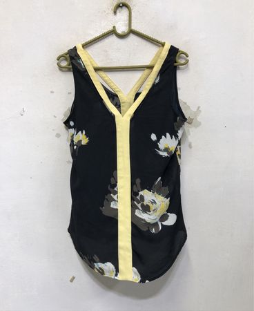 Candie's Blumiges ärmelloses Top