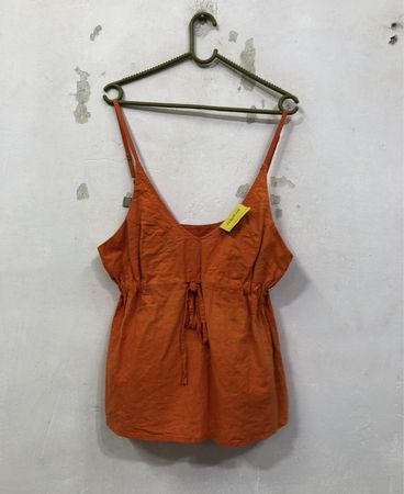 Orangefarbene Camisole mit Tunnelzug in der Taille