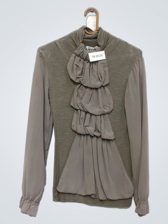 Rollkragenbluse mit geraffter Vorderseite und "Made in Italy"-Label