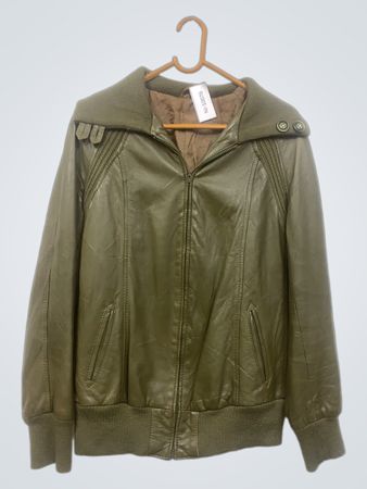Olivgrüne Bomberjacke