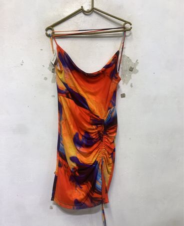 Rüschentight-Kleid mit abstraktem Druck
