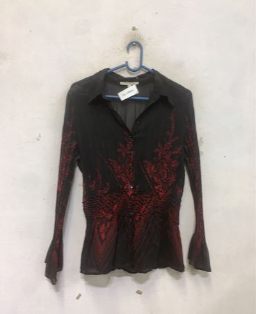 Jacqueline Riu schwarze und rote gemusterte Bluse