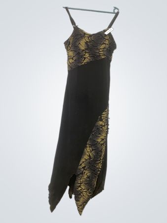 Amanda Top Fashion schwarzes Kleid mit strukturierten Akzenten