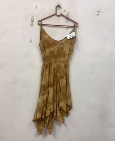 Tan Batik eingefärbtes Kleid mit asymmetrischem Saum
