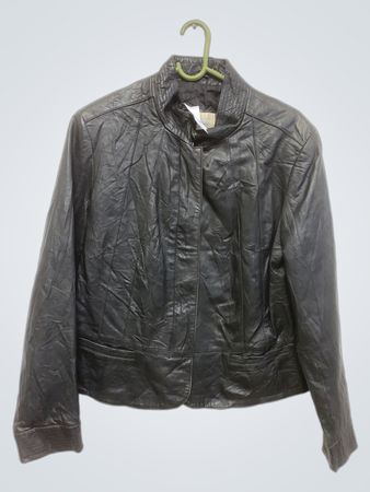 Nächste schwarze Lederjacke