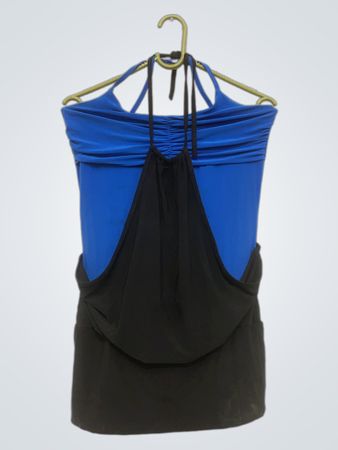Blaues und schwarzes Neckholder-Oberteil