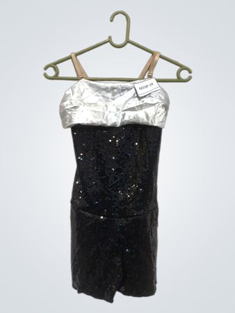 Schwarzer Pailletten-Body mit weißem Oberteil