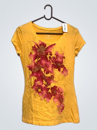 Gelbes T-Shirt mit Blumenmuster