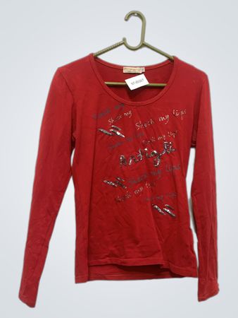 R-BEA rotes Langarm-T-Shirt mit „Shock my lips“-Grafik