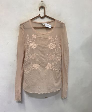 Transparentes Langarmshirt mit Blumenstickerei