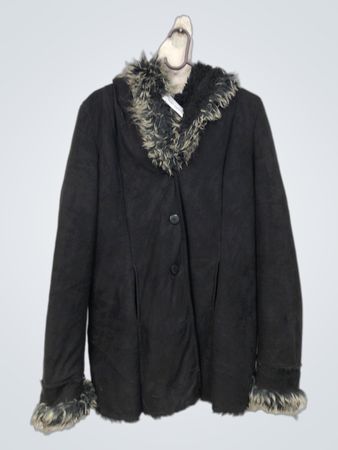 Schwarze Jacke mit Kunstpelzbesatz