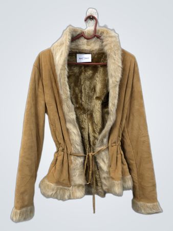 Braune Jacke mit Kunstpelzfutter