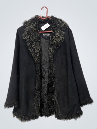 MISS DIDI FASHION Schwarzer Mantel mit Fellbesatz