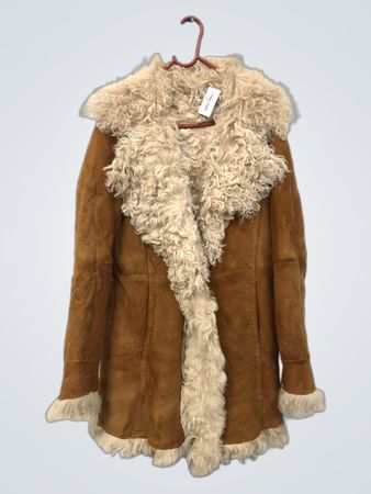 Brauner Wildleder-Schaffellmantel mit Fellbesatz