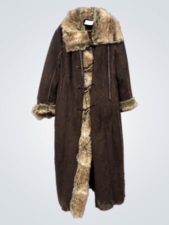 Manteau long marron à bordure en fausse fourrure