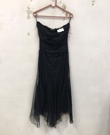 Yessic schwarzes trägerloses gerafftes Tüllkleid