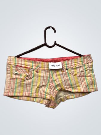 Gestreifte Shorts mit pinken Akzenten