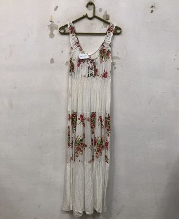 Weißes Blumen-Maxikleid