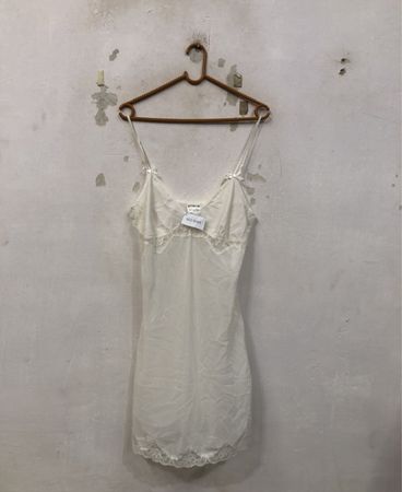Basic Line Weißes Spitzen-Unterkleid