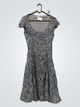Cottage-Grau Blumenkleid