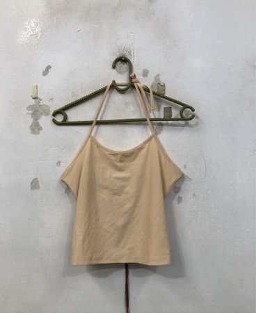 Beiges Neckholder-Top mit Schnürdetail am Rücken