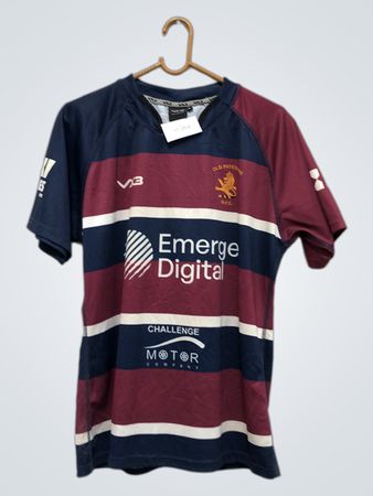 VX3 Rugby-Shirt mit Emerge Digital-, Challenge Motor Company-, Warner Mathews-, Edgeworth & Co- und Shuttercraft-Logos