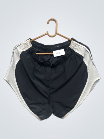 Schwarz-weiße Sportshorts