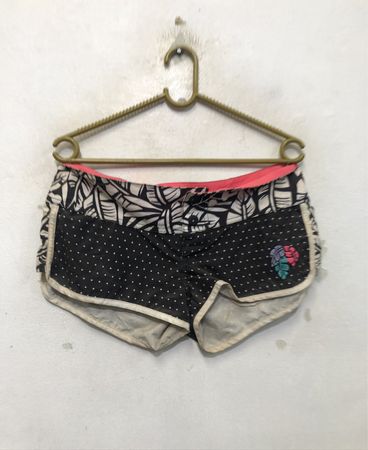 O'Neill Damen Badehose in Schwarz mit Polka-Dots- und Blattmuster