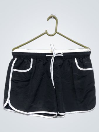 Schwarze Sportshorts mit weißer Einfassung und Kordelzug