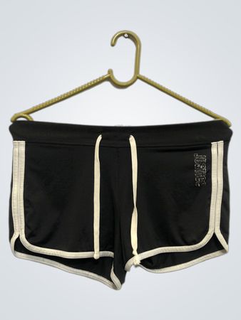 Schwarze Shorts mit weißer Einfassung und Kordelzug