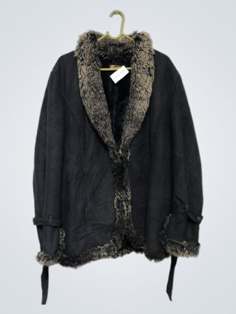 Beatty Collection schwarze Jacke mit Kunstpelzbesatz und Gürtel
