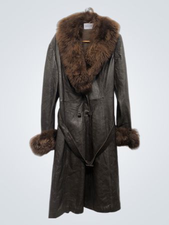 Manteau en cuir marron avec col et poignets en fourrure