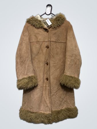 Manteau marron à bordure en fourrure
