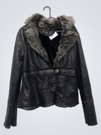 E.E.Q FASHION Schwarze Kunstlederjacke mit Pelzkragen