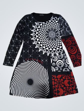 101 IDEES Langarmkleid mit geometrischen und geschwungenen Mustern
