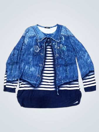 Jeansjacke mit gestreiftem Langarmshirt