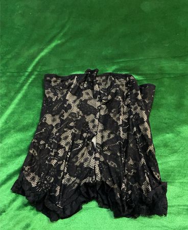 Schwarzes Spitzenkorsett