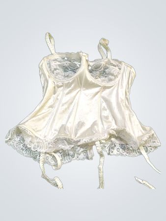 Corsage mit weißen Spitzenabschlüssen