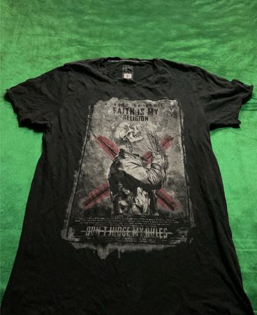 Schwarzes T-Shirt mit Grafikdruck