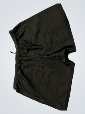Schwarze Sportshorts mit blauer Schriftzüge