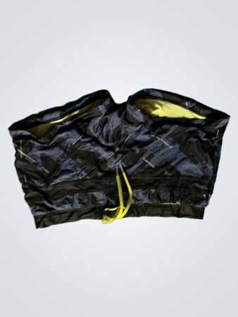 Blaue und schwarze Camouflage-Sportshorts mit gelben Kordeln