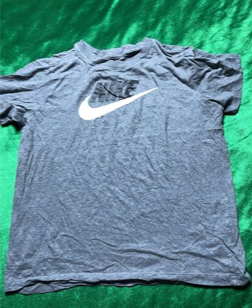 „Das Nike Shirt“