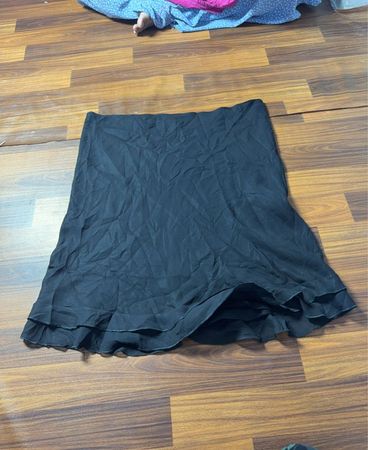 Schwarzer geraffter Stoff