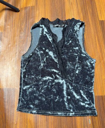 Schwarzes Samtspitzenbesatz-Trägershirt