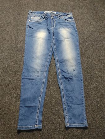 Wing Flower Women's Embellished Pocket Jeans