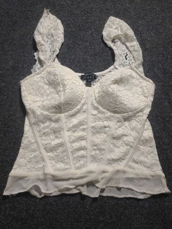 Top en dentelle blanche