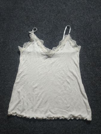 Débardeur en dentelle blanche