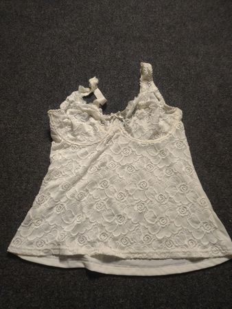 Camisole en dentelle blanche