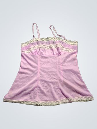 Camisole en lavande avec bord en dentelle