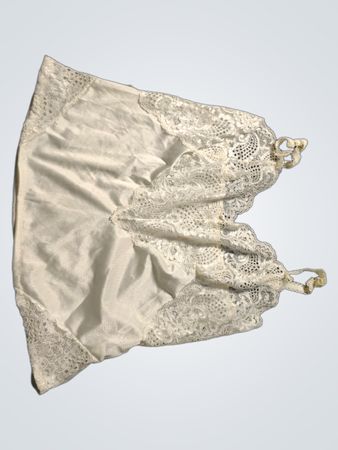Déshabillé en dentelle blanche